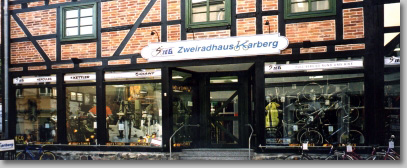 2000 - Außenansicht vom Fahrrad-Geschäft